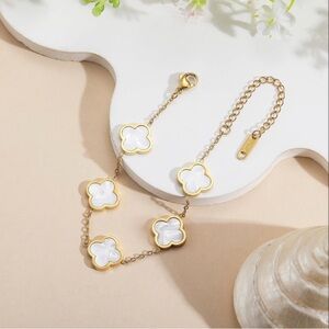 18k Gold Plated White Clover Bracelet